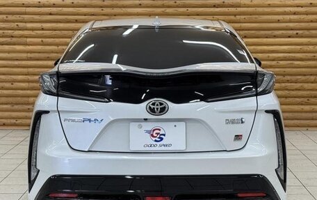 Toyota Prius IV XW50, 2022 год, 1 900 000 рублей, 6 фотография
