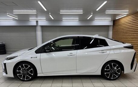 Toyota Prius IV XW50, 2022 год, 1 900 000 рублей, 8 фотография