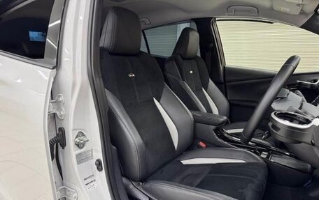Toyota Prius IV XW50, 2022 год, 1 900 000 рублей, 19 фотография