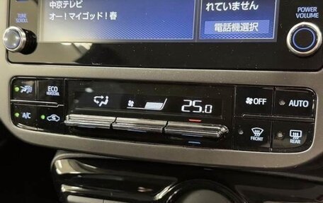 Toyota Prius IV XW50, 2022 год, 1 900 000 рублей, 21 фотография