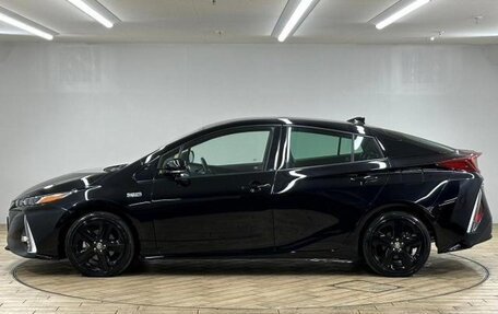 Toyota Prius IV XW50, 2022 год, 1 900 000 рублей, 8 фотография