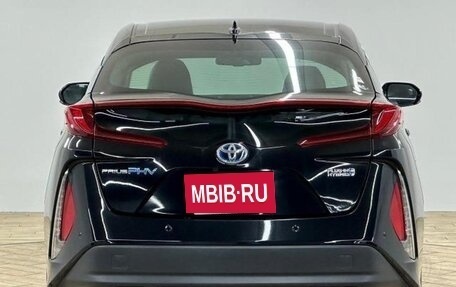 Toyota Prius IV XW50, 2022 год, 1 900 000 рублей, 6 фотография