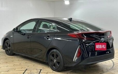 Toyota Prius IV XW50, 2022 год, 1 900 000 рублей, 7 фотография