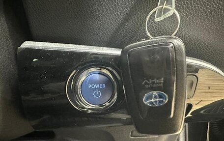 Toyota Prius IV XW50, 2022 год, 1 900 000 рублей, 15 фотография