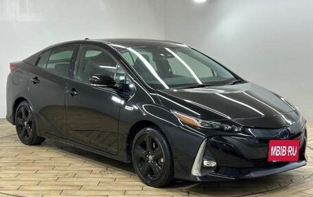 Toyota Prius IV XW50, 2022 год, 1 900 000 рублей, 3 фотография
