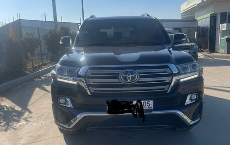 Toyota Land Cruiser 200, 2018 год, 6 000 000 рублей, 2 фотография