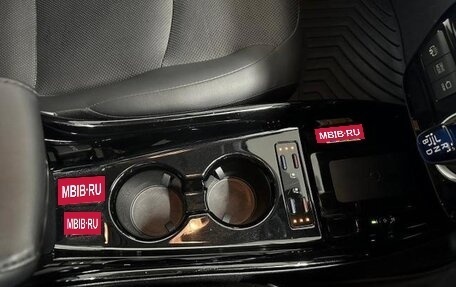 Toyota Prius IV XW50, 2022 год, 1 900 000 рублей, 27 фотография