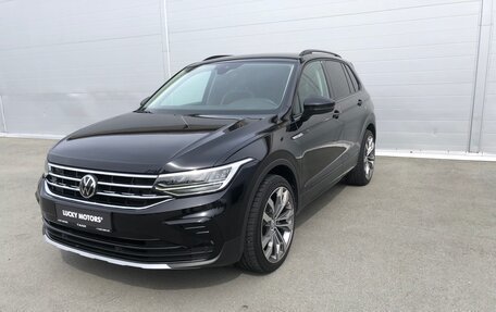 Volkswagen Tiguan II, 2022 год, 3 599 000 рублей, 3 фотография