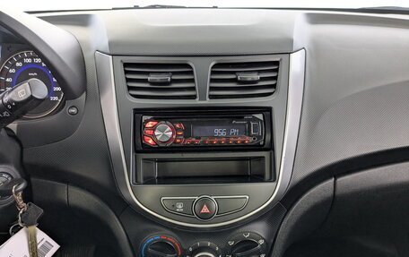 Hyundai Solaris II рестайлинг, 2014 год, 950 000 рублей, 24 фотография