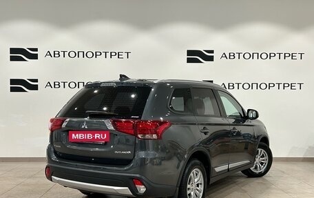 Mitsubishi Outlander III рестайлинг 3, 2018 год, 1 899 000 рублей, 7 фотография