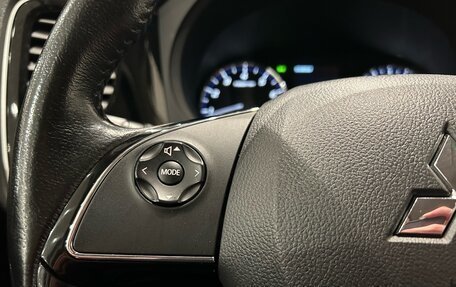 Mitsubishi Outlander III рестайлинг 3, 2018 год, 1 899 000 рублей, 21 фотография