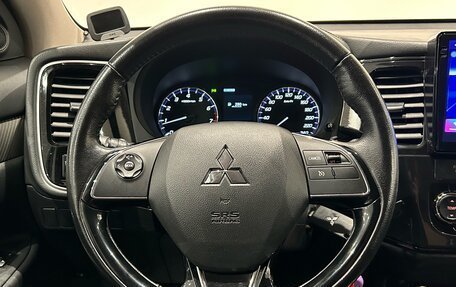 Mitsubishi Outlander III рестайлинг 3, 2018 год, 1 899 000 рублей, 20 фотография