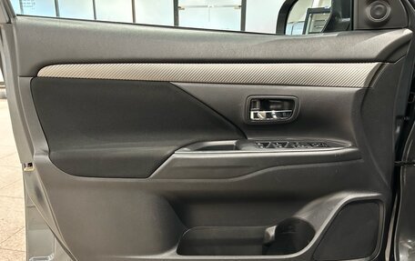 Mitsubishi Outlander III рестайлинг 3, 2018 год, 1 899 000 рублей, 16 фотография
