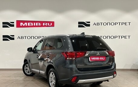 Mitsubishi Outlander III рестайлинг 3, 2018 год, 1 899 000 рублей, 5 фотография