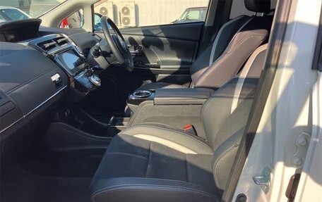 Toyota Prius Alpha I (ZVW40/41), 2021 год, 1 526 000 рублей, 19 фотография
