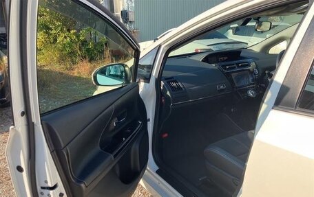 Toyota Prius Alpha I (ZVW40/41), 2021 год, 1 526 000 рублей, 20 фотография