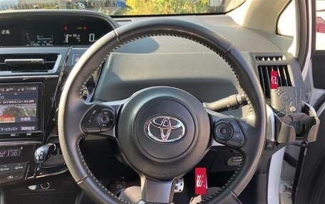 Toyota Prius Alpha I (ZVW40/41), 2021 год, 1 526 000 рублей, 14 фотография