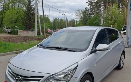 Hyundai Solaris II рестайлинг, 2015 год, 920 000 рублей, 2 фотография