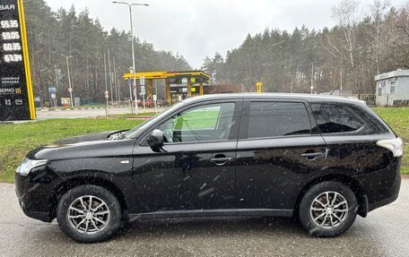 Mitsubishi Outlander III рестайлинг 3, 2014 год, 1 440 000 рублей, 3 фотография