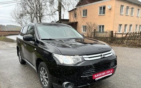 Mitsubishi Outlander III рестайлинг 3, 2014 год, 1 440 000 рублей, 2 фотография