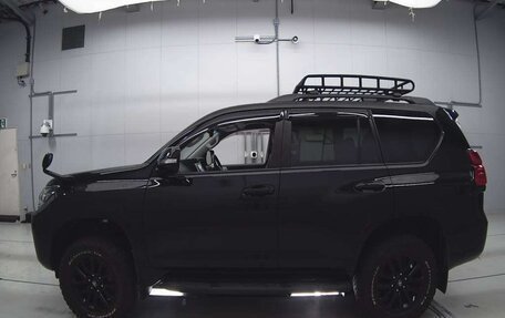 Toyota Land Cruiser Prado 150 рестайлинг 2, 2022 год, 4 500 000 рублей, 4 фотография