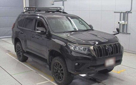 Toyota Land Cruiser Prado 150 рестайлинг 2, 2022 год, 4 500 000 рублей, 5 фотография