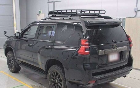 Toyota Land Cruiser Prado 150 рестайлинг 2, 2022 год, 4 500 000 рублей, 6 фотография