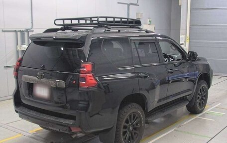 Toyota Land Cruiser Prado 150 рестайлинг 2, 2022 год, 4 500 000 рублей, 2 фотография