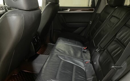 Volkswagen Touareg III, 2011 год, 2 300 000 рублей, 13 фотография