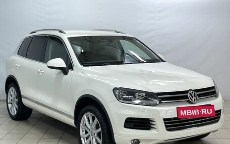 Volkswagen Touareg III, 2011 год, 2 300 000 рублей, 2 фотография