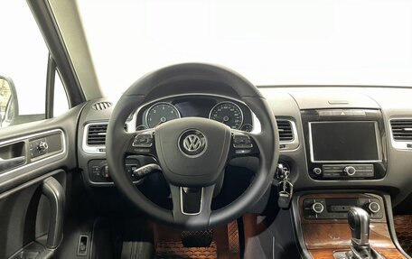 Volkswagen Touareg III, 2011 год, 2 300 000 рублей, 16 фотография