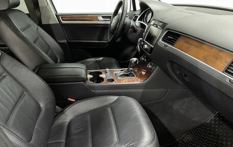 Volkswagen Touareg III, 2011 год, 2 300 000 рублей, 19 фотография