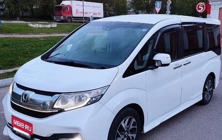 Honda Stepwgn IV, 2017 год, 2 170 000 рублей, 2 фотография