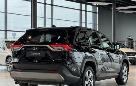 Toyota RAV4, 2021 год, 3 900 000 рублей, 2 фотография
