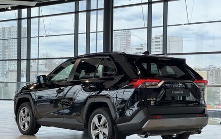 Toyota RAV4, 2021 год, 3 900 000 рублей, 6 фотография