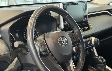Toyota RAV4, 2021 год, 3 900 000 рублей, 10 фотография