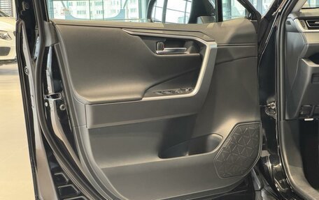 Toyota RAV4, 2021 год, 3 900 000 рублей, 21 фотография