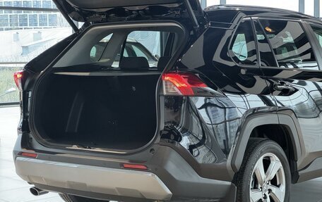 Toyota RAV4, 2021 год, 3 900 000 рублей, 26 фотография