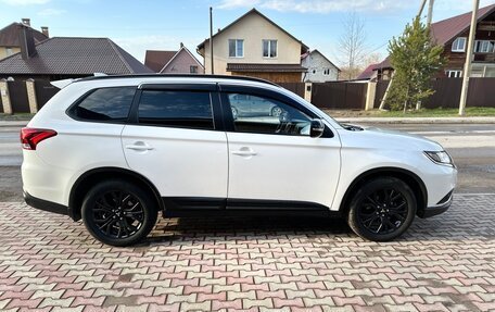 Mitsubishi Outlander III рестайлинг 3, 2020 год, 2 190 000 рублей, 4 фотография