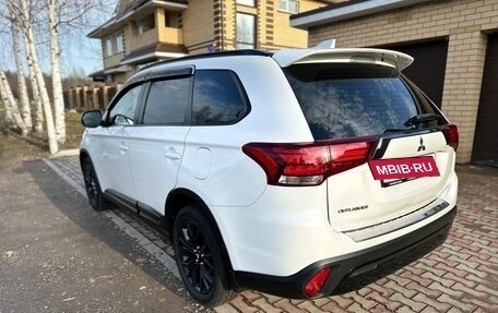 Mitsubishi Outlander III рестайлинг 3, 2020 год, 2 190 000 рублей, 7 фотография