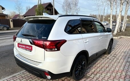 Mitsubishi Outlander III рестайлинг 3, 2020 год, 2 190 000 рублей, 6 фотография