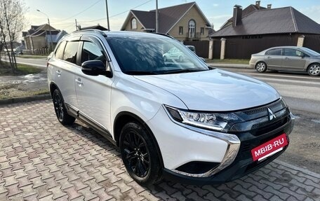 Mitsubishi Outlander III рестайлинг 3, 2020 год, 2 190 000 рублей, 3 фотография