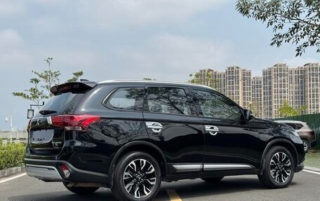 Mitsubishi Outlander III рестайлинг 3, 2021 год, 1 885 500 рублей, 5 фотография