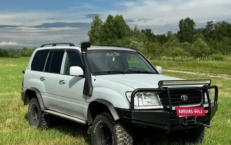 Toyota Land Cruiser 100 рестайлинг 2, 2000 год, 2 000 000 рублей, 2 фотография