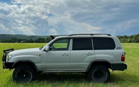 Toyota Land Cruiser 100 рестайлинг 2, 2000 год, 2 000 000 рублей, 6 фотография