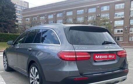 Mercedes-Benz E-Класс, 2017 год, 3 600 000 рублей, 4 фотография