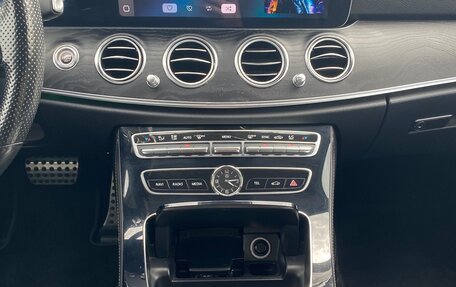 Mercedes-Benz E-Класс, 2017 год, 3 600 000 рублей, 14 фотография