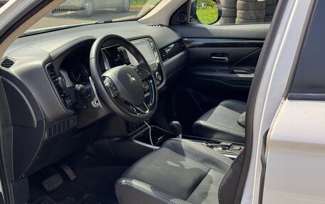 Mitsubishi Outlander III рестайлинг 3, 2018 год, 2 750 000 рублей, 6 фотография