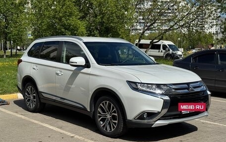Mitsubishi Outlander III рестайлинг 3, 2018 год, 2 750 000 рублей, 2 фотография