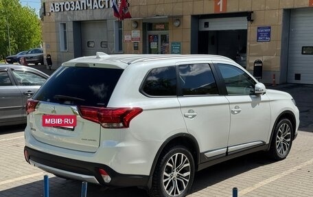 Mitsubishi Outlander III рестайлинг 3, 2018 год, 2 750 000 рублей, 4 фотография